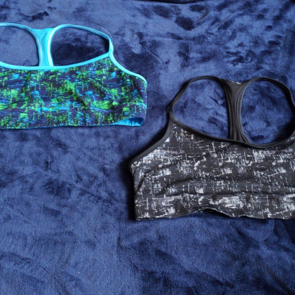 2 reversible sports bras